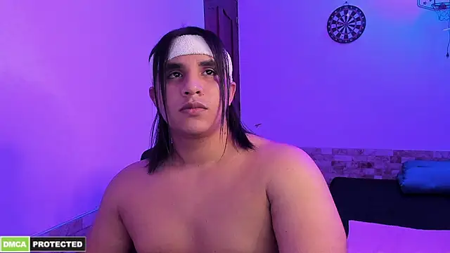 Snapshot of latinboyfit chatting on 05.17.26 latinboyfit online show from 05.17.26