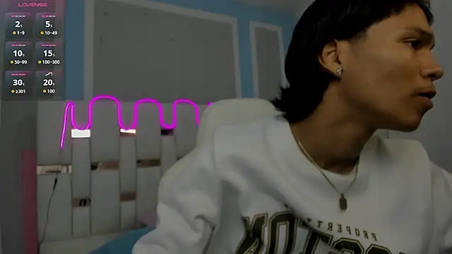 Snapshot of AndyKings_1 chatting on 12.20.25 AndyKings 1 online show from 12.20.25