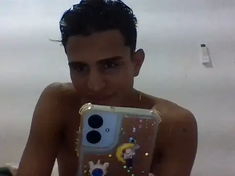 Snapshot of ares2005bb chatting on 01.15.26 ares2005bb online show from 01.15.26