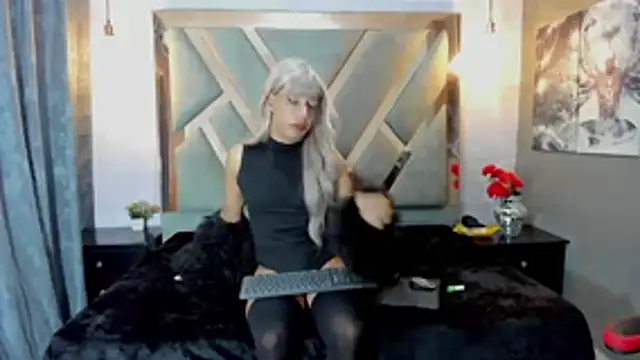 Snapshot of Asa_Noir chatting on 12.22.25 Asa Noir online show from 12.22.25