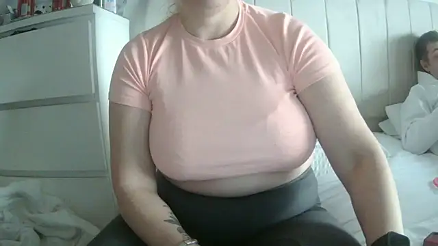 Snapshot of theblondecocklover chatting on 01.12.26 theblondecocklover online show from 01.12.26