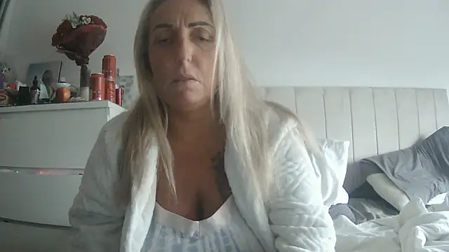 Snapshot of theblondecocklover chatting on 06.11.26 theblondecocklover online show from 06.11.26