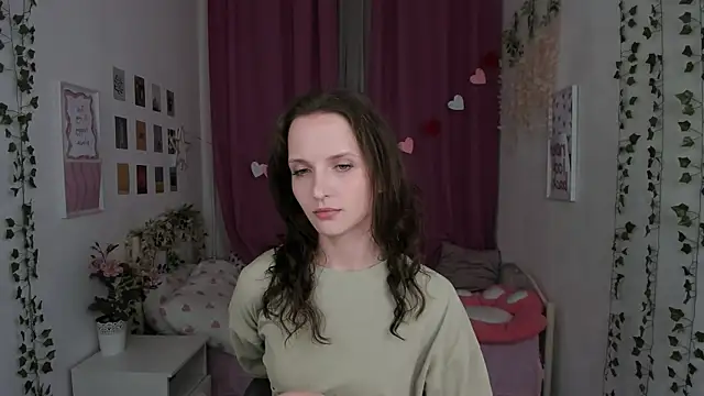 Snapshot of Ariadna_Shy chatting on 07.20.26 Ariadna Shy online show from 07.20.26