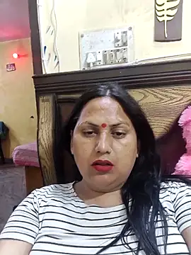 Snapshot of Hotmylips chatting on 04.15.26 Hotmylips online show from 04.15.26