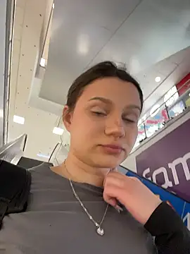 Niki Hug online show from 01.17.26