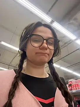 Niki Hug online show from 01.18.26