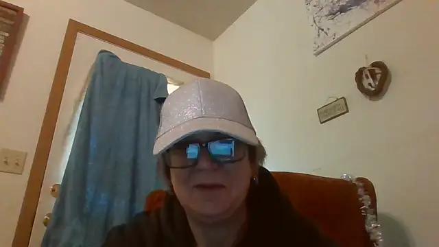 Snapshot of becky1111 chatting on 04.24.26 becky1111 online show from 04.24.26
