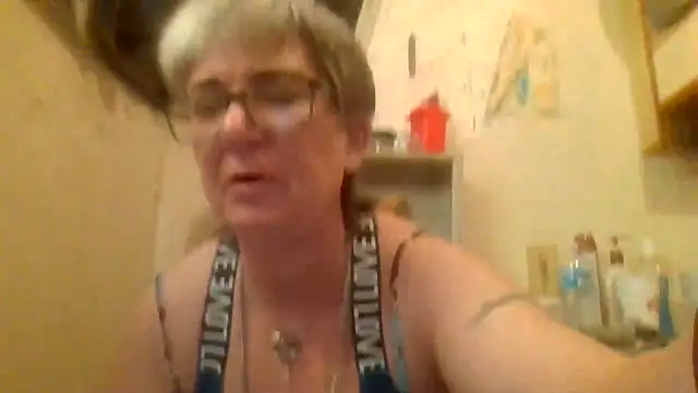 Snapshot of becky1111 chatting on 05.24.26 becky1111 online show from 05.24.26