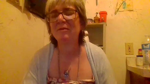Snapshot of becky1111 chatting on 06.14.26 becky1111 online show from 06.14.26