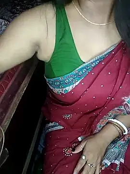 Snapshot of MAHI066 chatting on 05.10.26 MAHI066 online show from 05.10.26