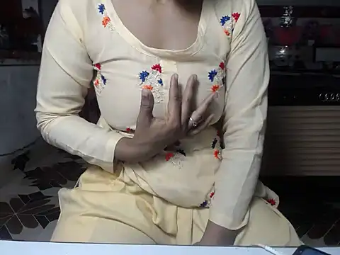 Snapshot of surbhi01 chatting on 05.13.26 surbhi01 online show from 05.13.26