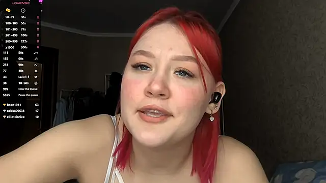 Snapshot of BigHeartMia chatting on 12.19.25 BigHeartMia online show from 12.19.25