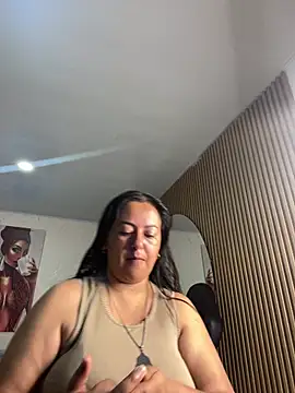 Snapshot of evelyn_harpeery chatting on 05.21.26 evelyn harpeery online show from 05.21.26