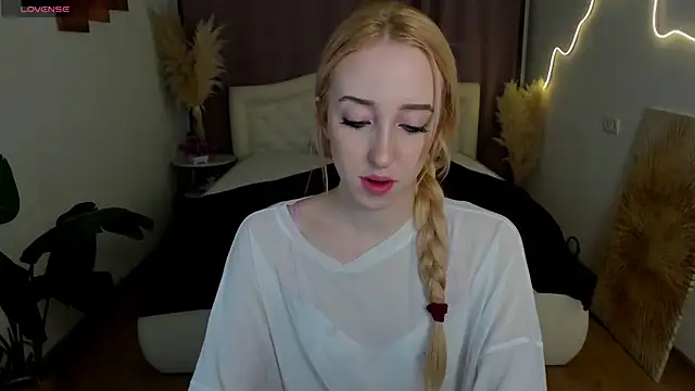 Snapshot of anora_baby chatting on 02.06.26 anora baby online show from 02.06.26