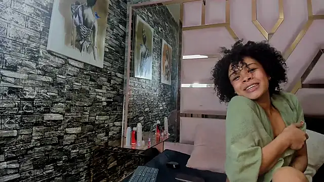 Snapshot of KatalellaAndLayan chatting on 01.13.26 KatalellaAndLayan online show from 01.13.26