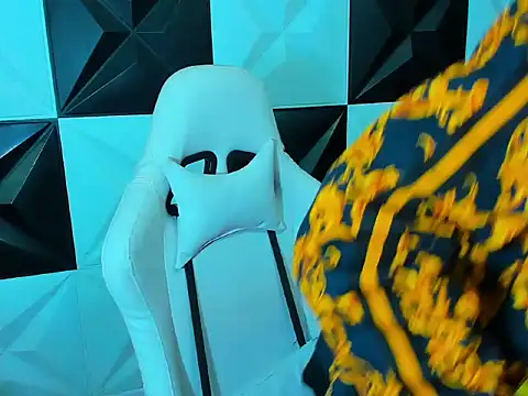 Snapshot of Boy_tatto77 chatting on 12.20.25 Boy tatto77 online show from 12.20.25