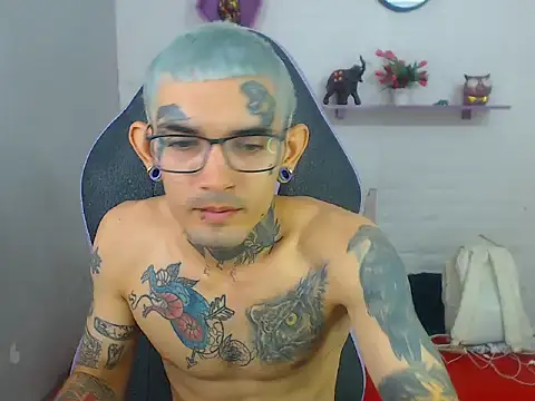 Snapshot of Boy_tatto77 chatting on 12.22.25 Boy tatto77 online show from 12.22.25