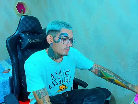 Snapshot of Boy_tatto77 chatting on 01.12.26 Boy tatto77 online show from 01.12.26