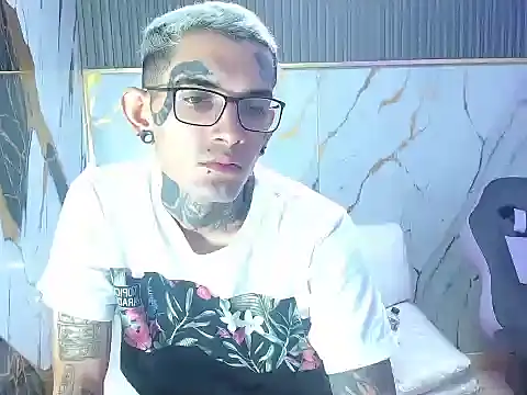 Snapshot of Boy_tatto77 chatting on 01.13.26 Boy tatto77 online show from 01.13.26