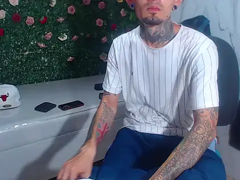 Snapshot of Boy_tatto77 chatting on 05.12.26 Boy tatto77 online show from 05.12.26
