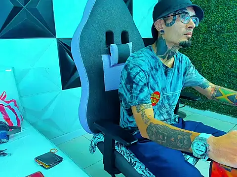 Snapshot of Boy_tatto77 chatting on 07.23.26 Boy tatto77 online show from 07.23.26