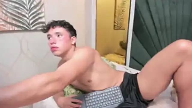 wildboy22  online show from 01.10.26