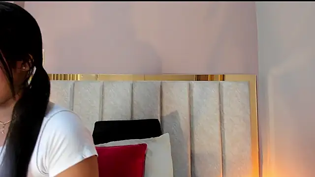 Snapshot of GahiaBelucci chatting on 04.25.26 GahiaBelucci online show from 04.25.26
