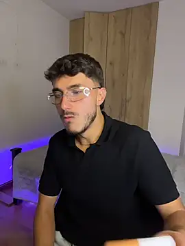 Snapshot of LIAM_COLT chatting on 04.19.26 LIAM COLT online show from 04.19.26