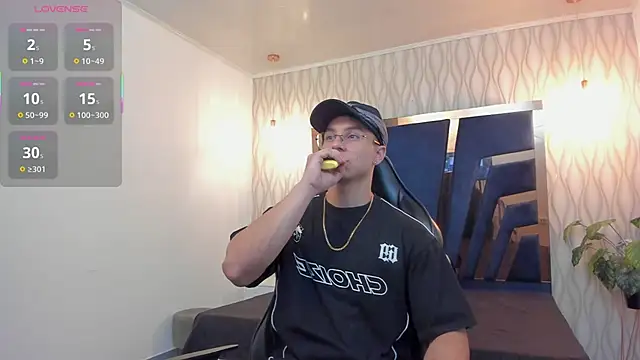 Noah Clarkk online show from 04.12.26