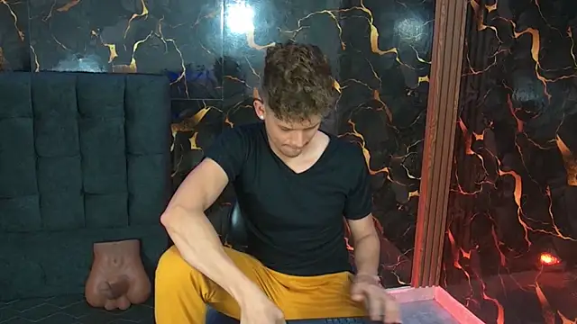 Snapshot of davilap_toyboy chatting on 01.13.26 davilap toyboy online show from 01.13.26