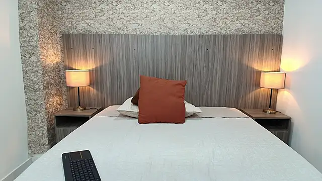 Snapshot of zoe_bermudez chatting on 12.23.25 zoe bermudez online show from 12.23.25