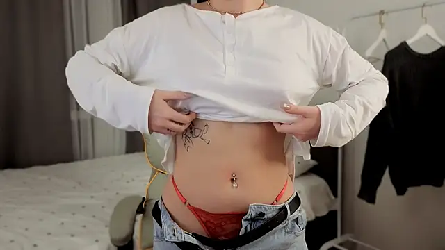 Snapshot of fallin_lovee chatting on 02.27.26 fallin lovee online show from 02.27.26