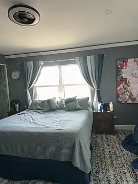 Snapshot of lvnlarge chatting on 12.19.25 lvnlarge online show from 12.19.25