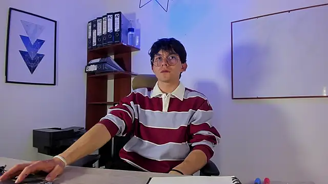 Snapshot of Eliot_X chatting on 12.19.25 Eliot X online show from 12.19.25