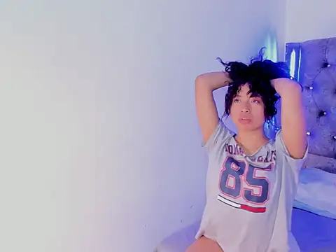 Snapshot of Mia_Cavalli chatting on 12.18.25 Mia Cavalli online show from 12.18.25