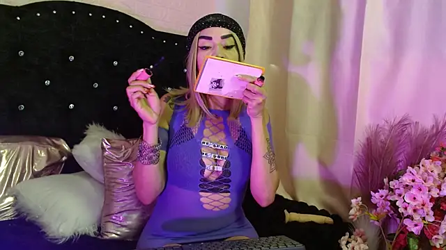 Snapshot of Ambar_Rouxee chatting on 01.14.26 Ambar Rouxee online show from 01.14.26