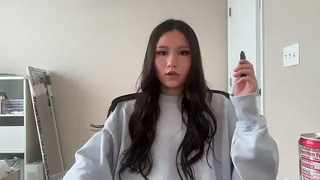 Snapshot of luvvivii chatting on 05.25.26 luvvivii online show from 05.25.26