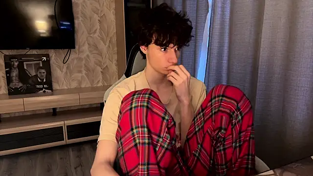 Snapshot of Eddy_Blare chatting on 12.22.25 Eddy Blare online show from 12.22.25