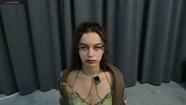 Snapshot of NikaBliss chatting on 12.20.25 NikaBliss online show from 12.20.25