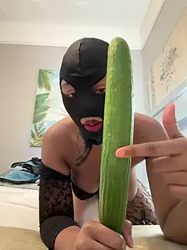 Snapshot of cassie_miller_velvet chatting on 01.18.26 cassie miller velvet online show from 01.18.26