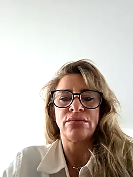 Snapshot of LaLynn chatting on 02.26.26 LaLynn online show from 02.26.26