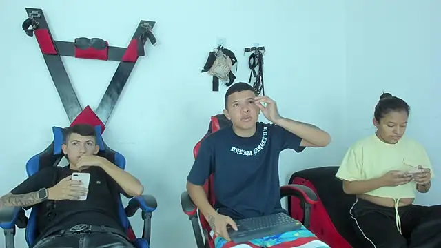 Snapshot of Three_Ways_to_Love chatting on 01.09.26 Three Ways to Love online show from 01.09.26