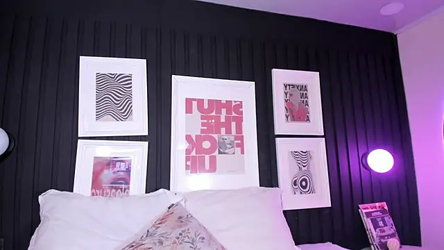 Snapshot of leslie_thompson chatting on 01.14.26 leslie thompson online show from 01.14.26