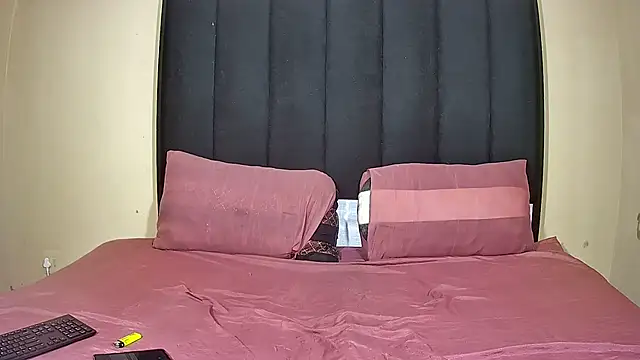 Snapshot of DesiredQueen27 chatting on 02.18.26 DesiredQueen27 online show from 02.18.26