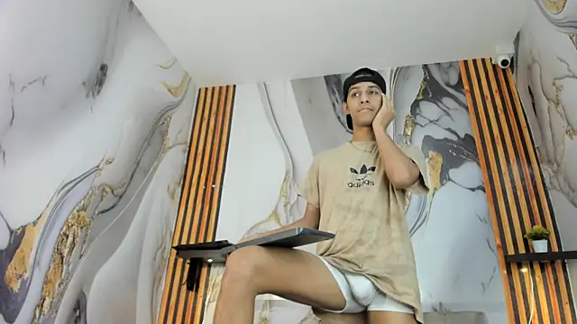 Snapshot of Victor_LatinBoy chatting on 01.13.26 Victor LatinBoy online show from 01.13.26