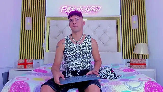 Snapshot of Sweet_kevin1 chatting on 01.06.26 Sweet kevin1 online show from 01.06.26