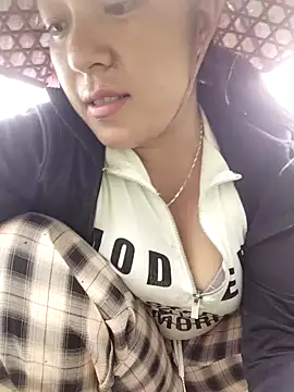 Snapshot of Lucky_cutee chatting on 06.18.26 Lucky cutee online show from 06.18.26