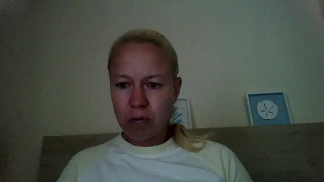 Snapshot of jennyblondeuk chatting on 04.18.26 jennyblondeuk online show from 04.18.26
