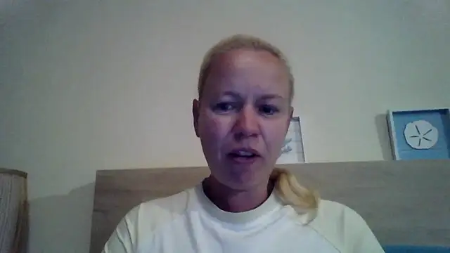 Snapshot of jennyblondeuk chatting on 04.18.26 jennyblondeuk online show from 04.18.26