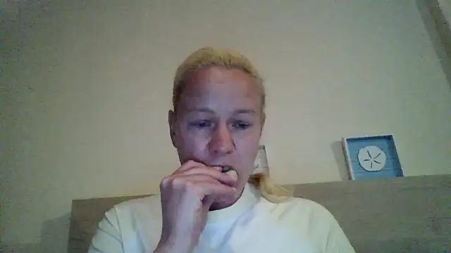 Snapshot of jennyblondeuk chatting on 04.18.26 jennyblondeuk online show from 04.18.26
